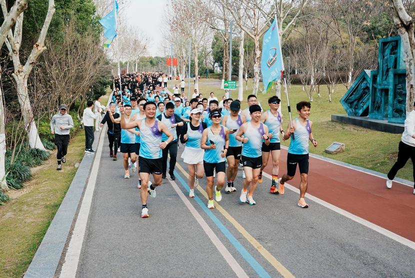 跨界迎合年轻人?iCAR持续领跑新能源方盒子市场