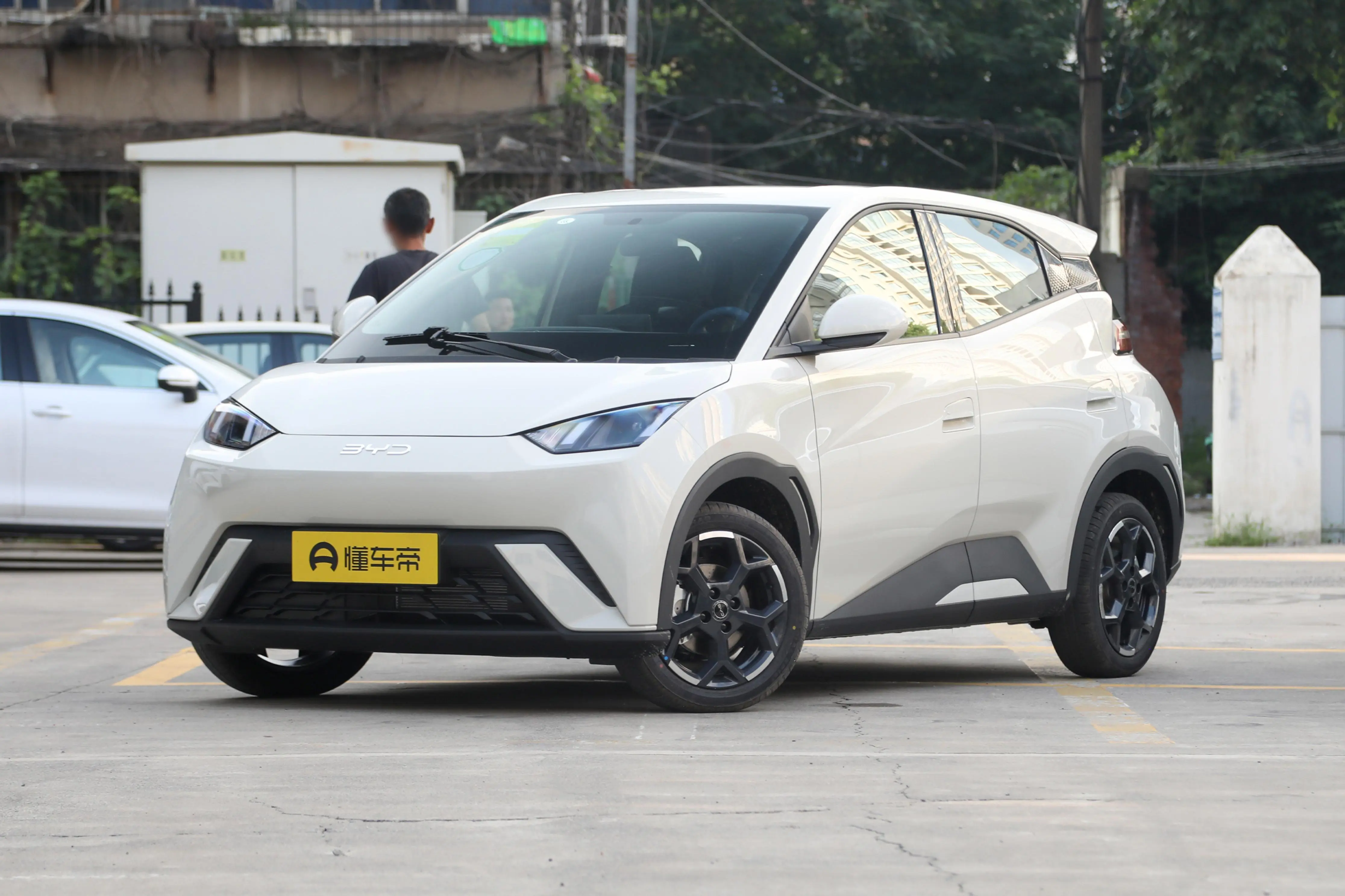 新车 | 或8月上市,2025款比亚迪海鸥实车亮相,现款售6.98万元起